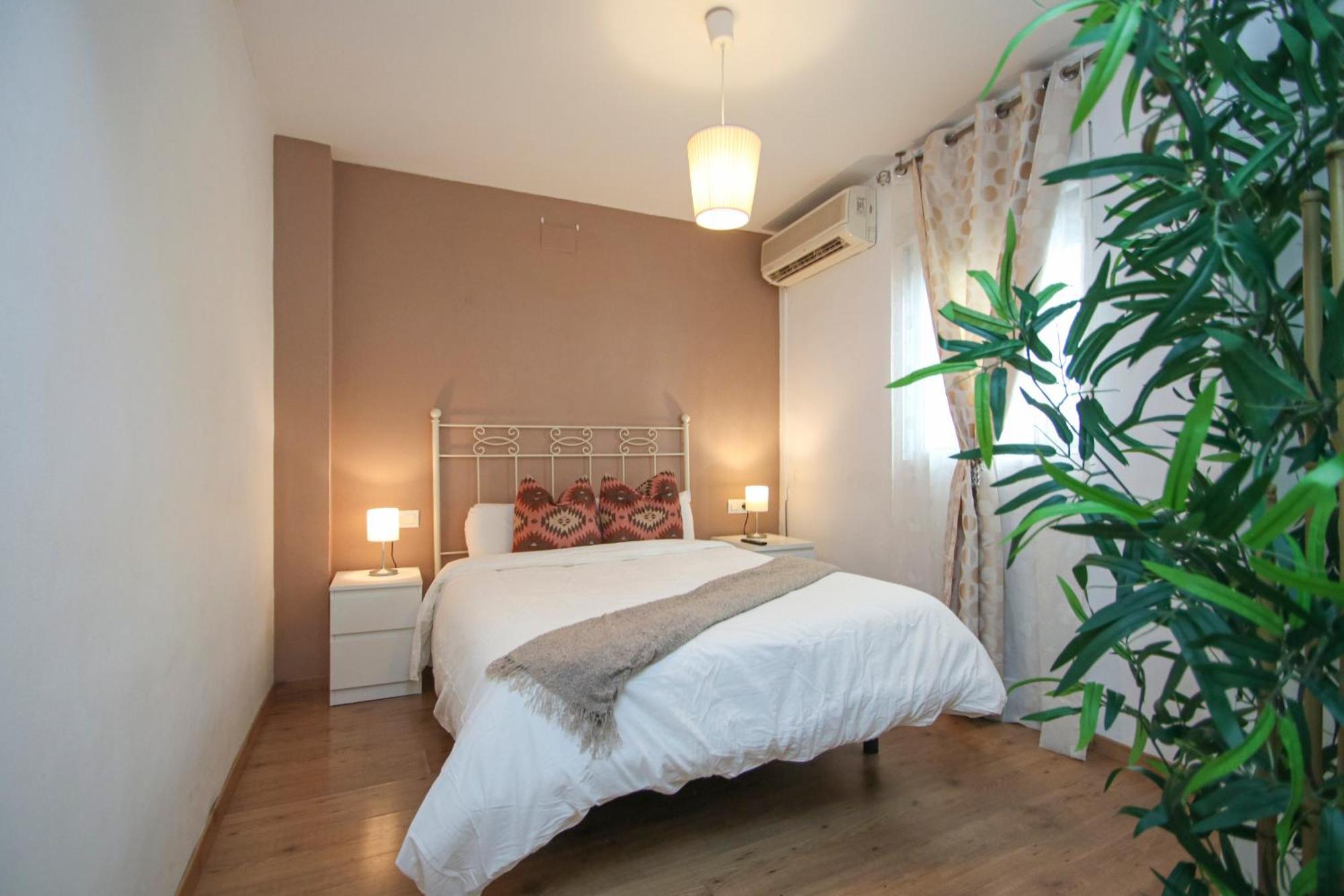 Spacious 2 Bedroom Apt In The Heart Of Triana Севілья Екстер'єр фото