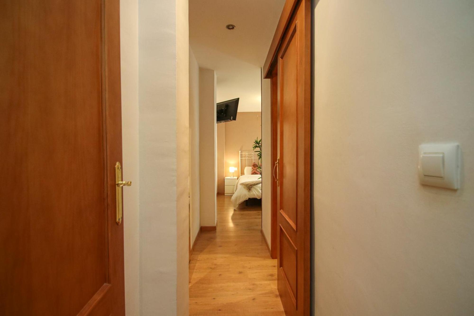 Spacious 2 Bedroom Apt In The Heart Of Triana Севілья Екстер'єр фото