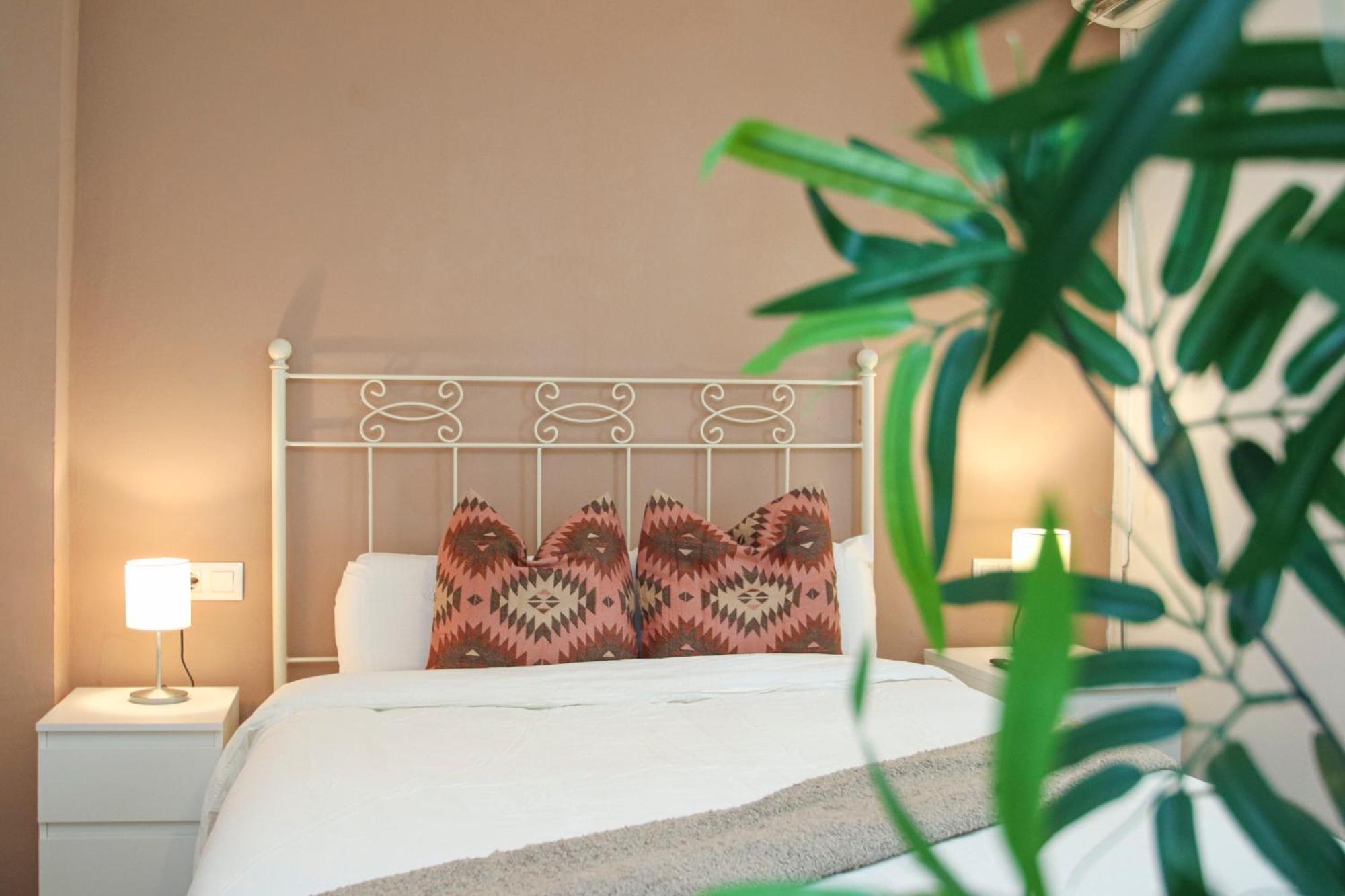 Spacious 2 Bedroom Apt In The Heart Of Triana Севілья Екстер'єр фото