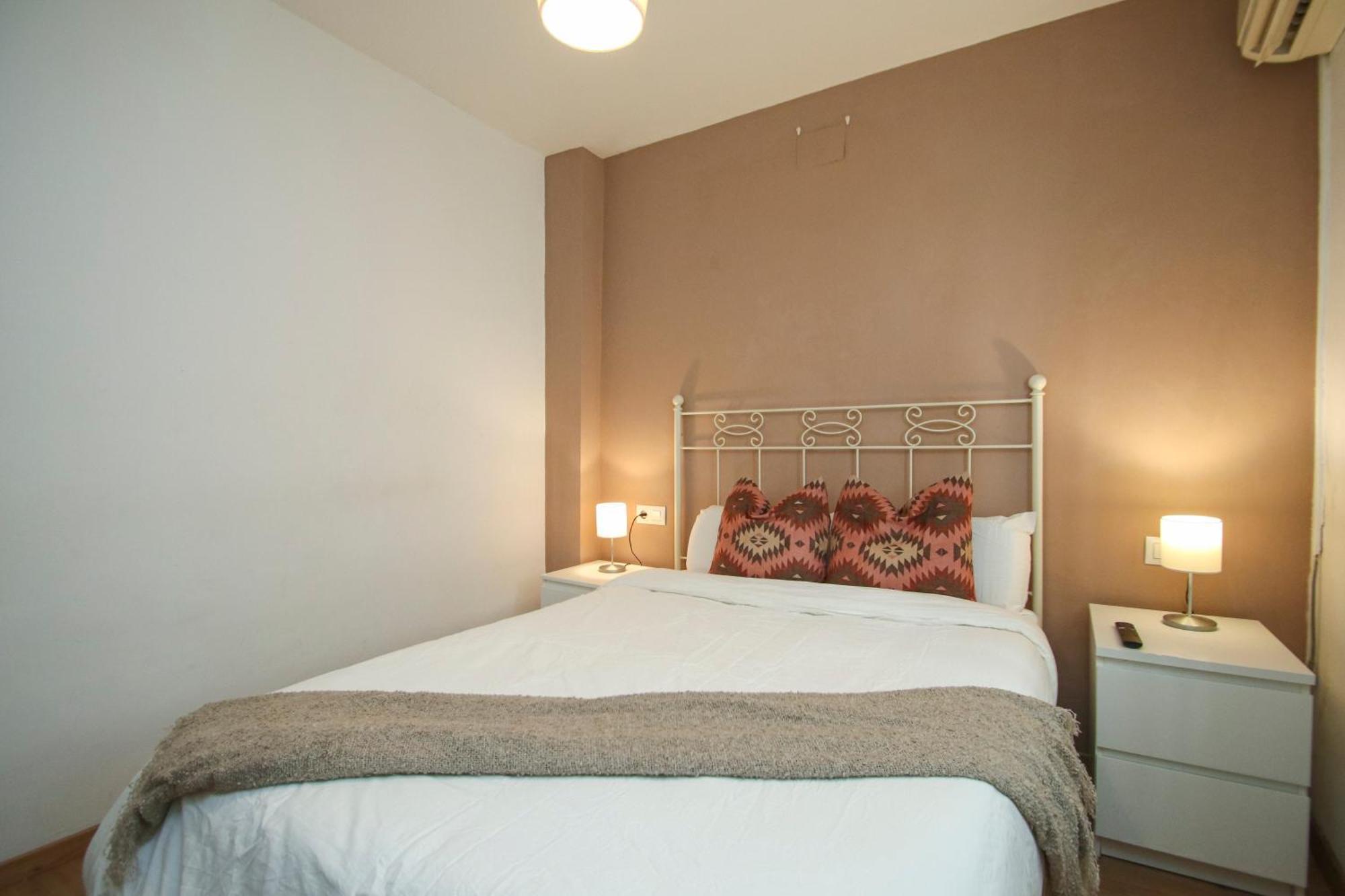 Spacious 2 Bedroom Apt In The Heart Of Triana Севілья Екстер'єр фото