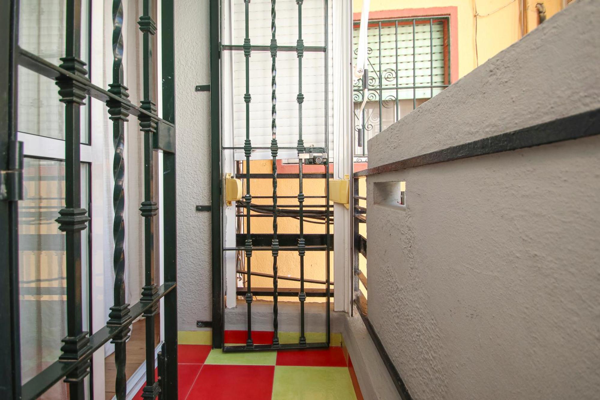 Spacious 2 Bedroom Apt In The Heart Of Triana Севілья Екстер'єр фото