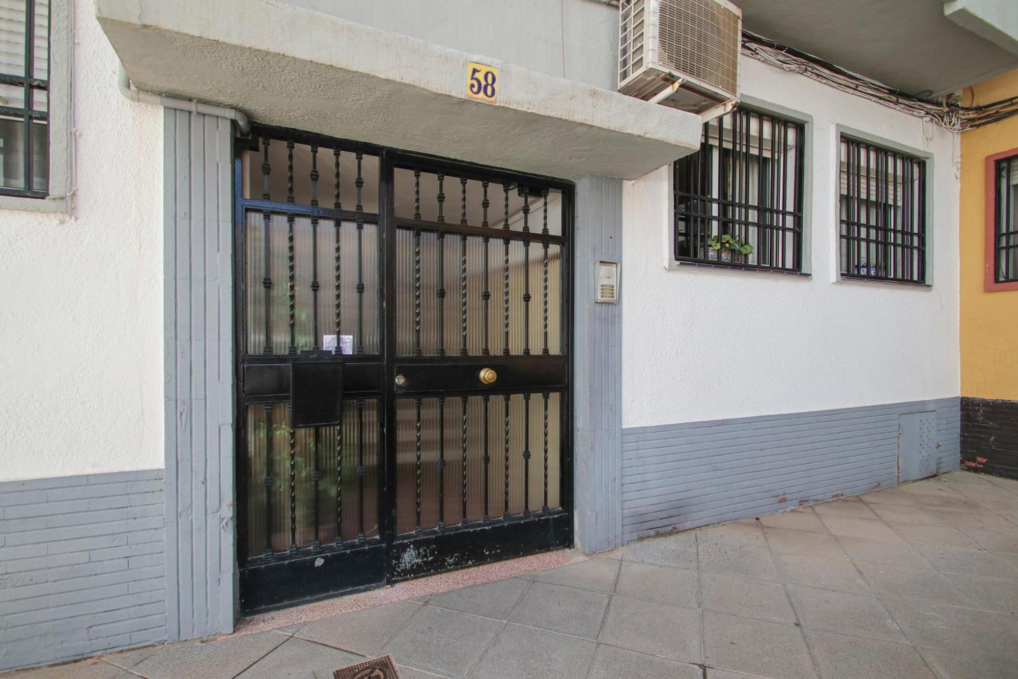 Spacious 2 Bedroom Apt In The Heart Of Triana Севілья Екстер'єр фото