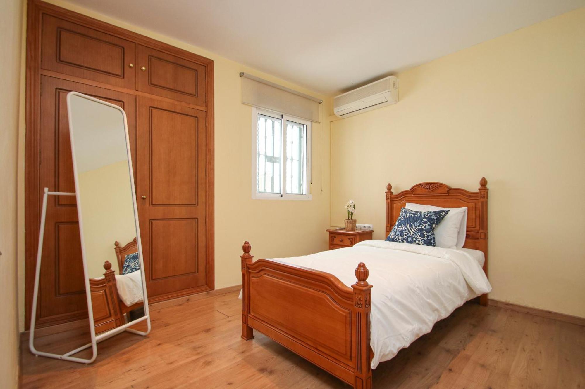 Spacious 2 Bedroom Apt In The Heart Of Triana Севілья Екстер'єр фото